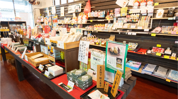 彦根市の情報収集はもちろん、滋賀県の特産品やひこにゃんグッズなども販売